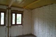 izolacja ścian domu drewnianego pianką 