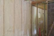izolacja ścian konstrukcji drewnianej pianką pur